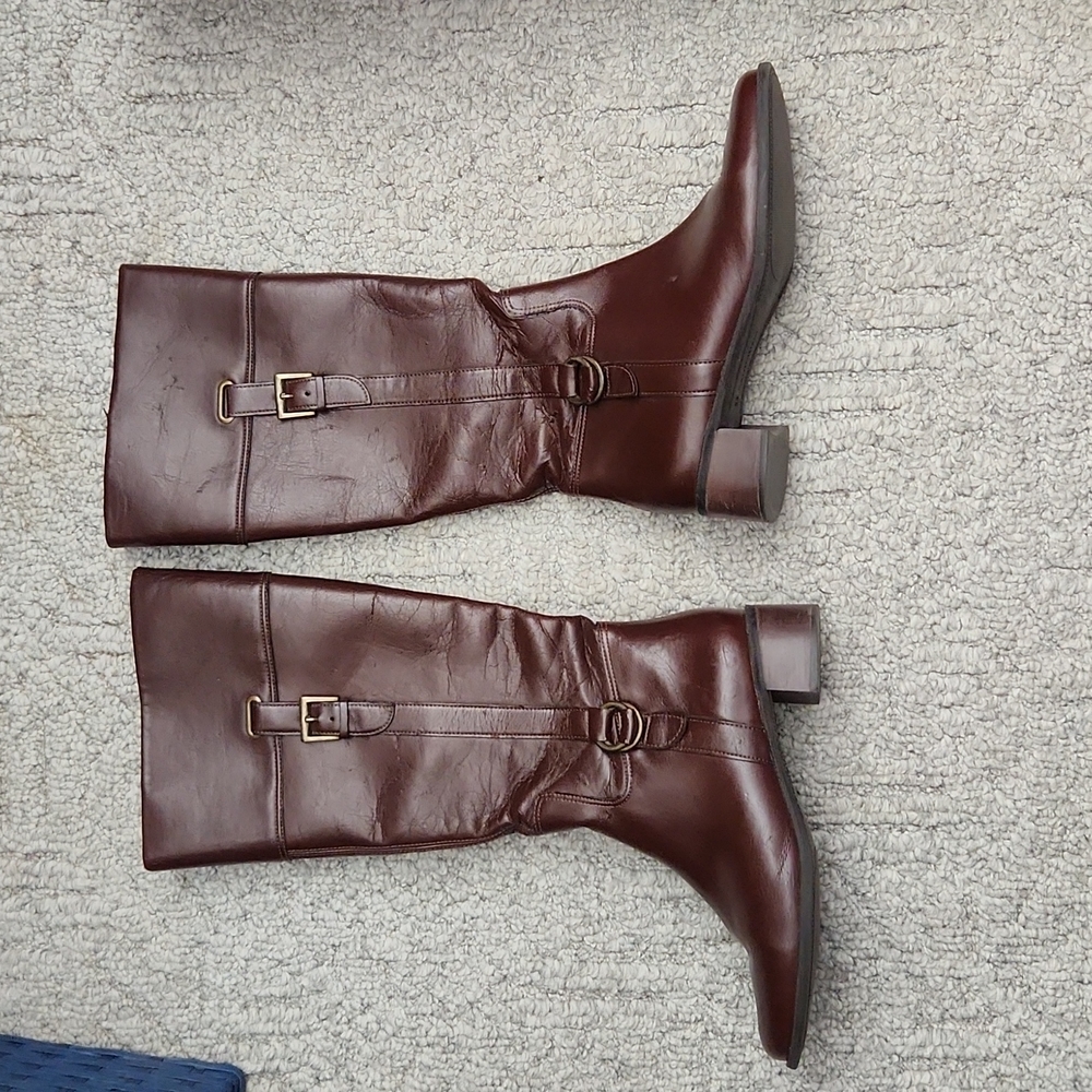 Boots Naturalizer Brown, size 8 comfortable to wear all day.